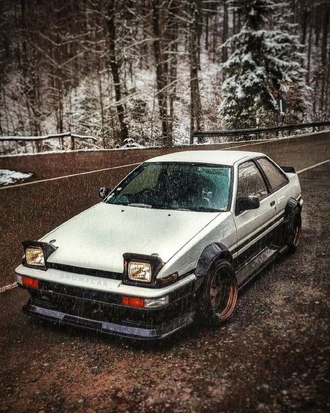 Wide Body Ae86, Toyota Sprinter Trueno Ae86, Old Toyota, 90s Cars, Work Wheels, Trueno Ae86, Toyota Sprinter, Toyota Ae86, Hiroshima Japan