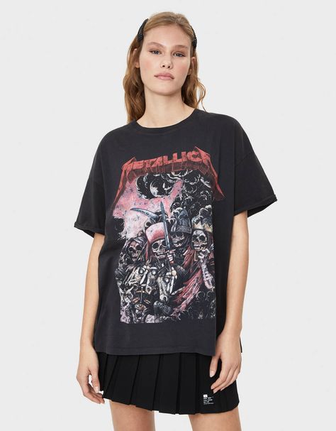 Metallica Shirt Outfit, Metallica Tee, Edm Music Festivals, Metallica Shirt, Metallica T Shirt, Shirt Girl, Simple Outfits, Official Store, Online Fashion