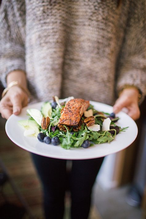 Sarah Contrucci Smith whipped up this delicious (and entirely unexpected) salad combo for a girl's dinner this Valentine's Day. Blueberry Salad Recipes, Carrot Lox, Blueberry Salad, Healthy Entrees, Blackened Salmon, Dinner Salad, Camille Styles, Wild Salmon, Salad Recipes For Dinner