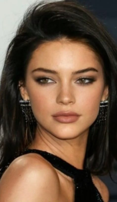 90s Models Makeup, Adriana Lima Makeup, 2000s Makeup Looks, 90s Makeup Look, Bombshell Makeup, Feminine Makeup, Ball Makeup, Maquillage On Fleek, 90s Makeup