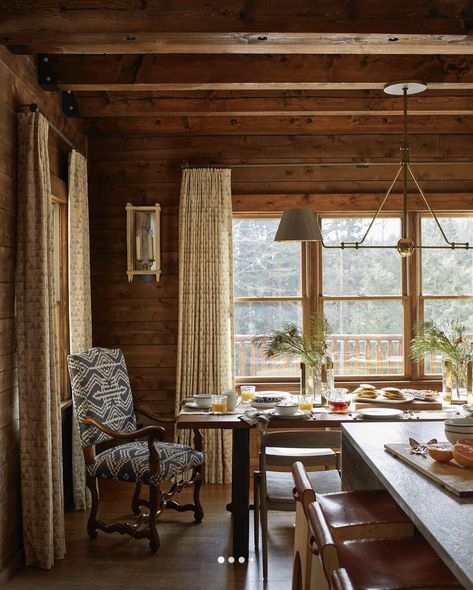 Ski Cottage, Ski House Decor, Texas Sun, Pool And Patio, Wooden Cottage, Modern Mountain Home, Ski House, Cabin Interiors, Modern Rustic Interiors