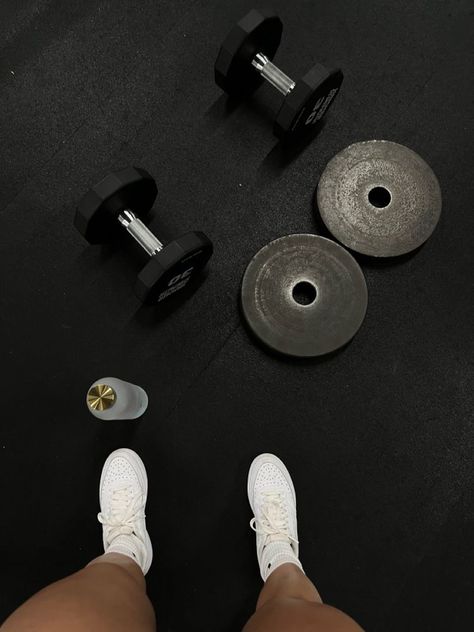 Gym Hype Aesthetic, Fitness Weights Aesthetic, Vision Board Ideas Aesthetic Pictures Workout, Fitness Moodboard Aesthetic, Workout Athstetic, Gym Progress Aesthetic, Gym Asethic Wallpaper, Going To The Gym Aesthetic, Personal Trainer Aesthetic Girl