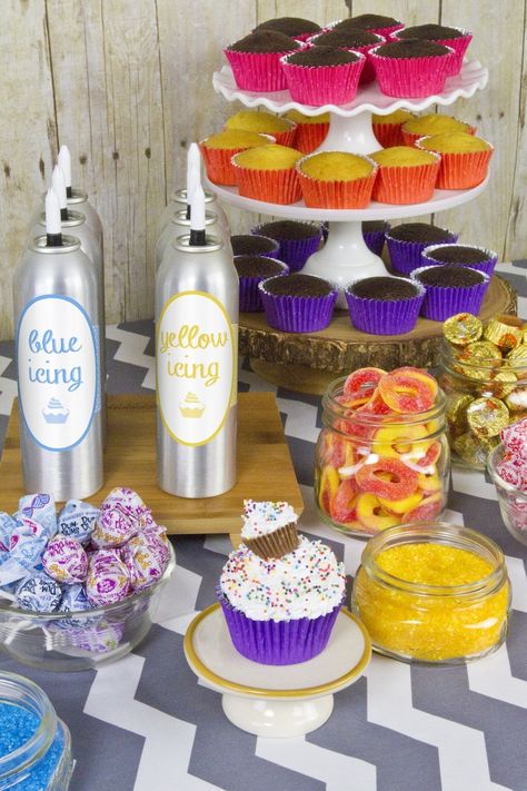 Find out how to build your own Cupcake Bar with help from Cake Mate. Build Your Own Cupcake Bar, Cupcake Bar Build Your Own, Cupcake Bar Wedding, Build Your Own Cupcake, Mexican Party Food, Cupcake Bar, Party Food Bars, Baking Birthday Parties, Fall Party Food