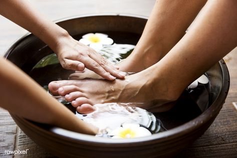 Closeup of a foot spa | premium image by rawpixel.com Japanese Spa, Body Toxins, Skin Care Salon, Foot Reflexology, Foot Spa, Detox Your Body, Foot Massage, Tan Skin, Reflexology