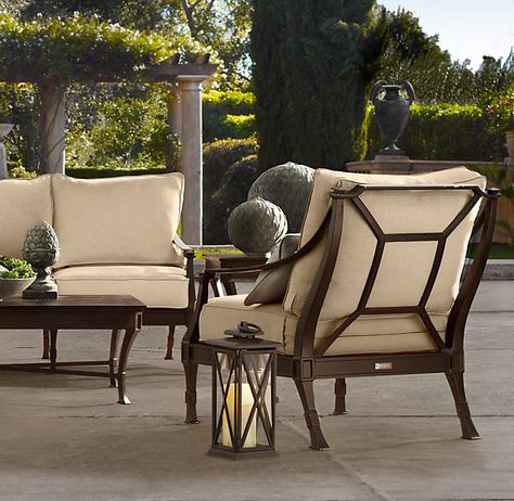 xx Sitting Area Chairs, Classic Outdoor Furniture, French Mediterranean, Beautiful Outdoor Living Spaces, Wooden Sofa Designs, Outdoor Sitting Area, Luxe Lounge, Outdoor Set, Cottage Furniture