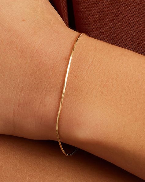 Description In the mood to treat yourself? No justification needed. A solid gold herringbone chain bracelet is a timeless piece you’ll love for life. Into a matching moment? Pair yours with the 14k Gold Micro Mini Venice Necklace. Product Details 14k solid gold Total length 6 1/2" Chain measures 1 mm wide Spring ring closure Leah Rilke, Bracelets For Boys, Gold Herringbone Chain, Earrings Stacking, Bridesmaid Ideas, Necklace Product, Solid Gold Bracelet, Orange Agate, Yellow Opal