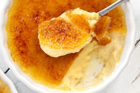 Maple Crème Brûlée - Seasons and Suppers Canadian Thanksgiving Recipes, Bread Pudding Recipes, Autumn Desserts, Baking Lessons, Cream Brulee, Pumpkin Sheet Cake, Creme Brulee Recipe, Brulee Recipe, Canadian Thanksgiving