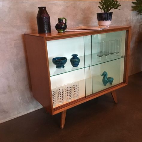 Display Cabinet Makeover, Drink Cabinet, Retro Display, Retro Cabinet, Hippie Homes, Furniture Update, Cabinet Makeover, Apartment Life, Drinks Cabinet