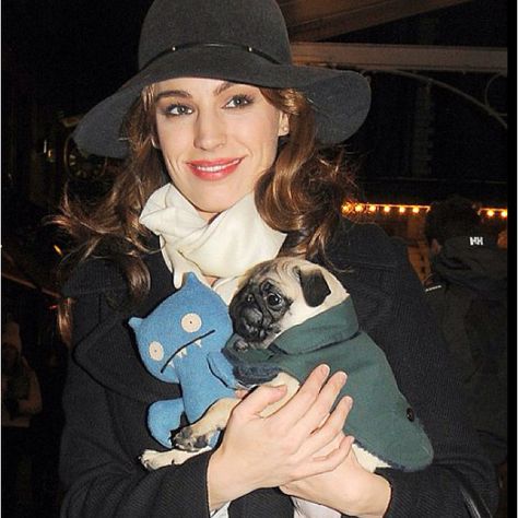 Kelly Brook and her pug... Pet Pug, Girl Dog Names, Pug Mug, Pug Gifts, Pug Shirt, Pug Mom, Black Pug, Kelly Brook, Pug Puppies