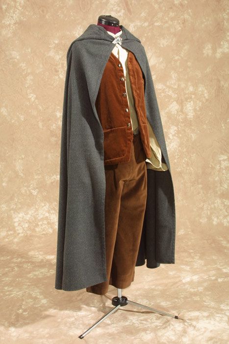 Hobbits - Hobbit costume reference - Frodo Baggins' costume Male Hobbit Clothes, Hobbit Costume Men, Frodo Baggins Cosplay, Hobbit Clothes Men, Hobbit Outfit Men, Lord Of The Rings Outfits, Frodo Cosplay, Hobbit Clothing, Hobbit Aesthetic Clothes