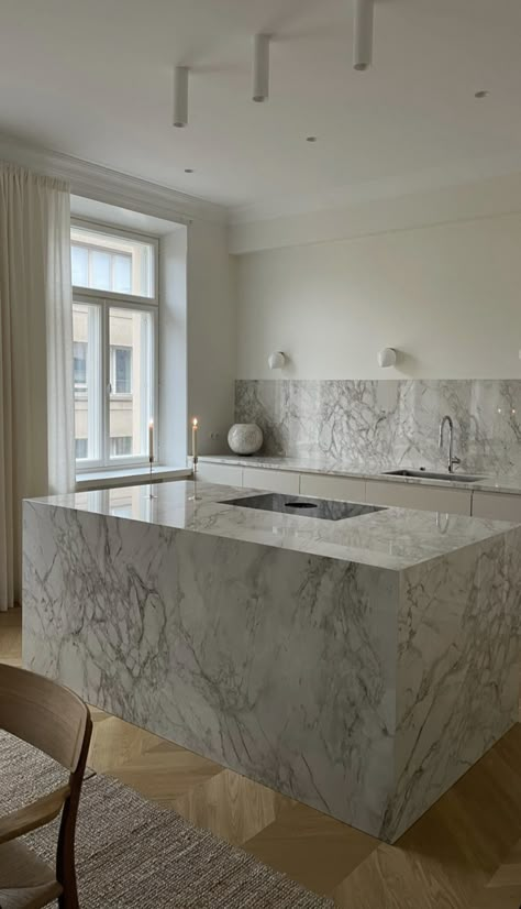 White Marble Kitchen, French Apartment, Japandi Living, Apartment Aesthetic, Minimalist Room, Kitchen Inspiration Design, Apartment Inspiration, Apartment Interior, Apartment Design