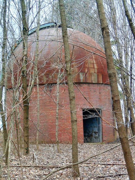 18 Amazing Hidden Gems in Indiana - The Crazy Tourist Abandoned Observatory, Space Observatory, Old Abandoned Buildings, Indiana Travel, Most Haunted Places, Abandoned Mansions, Most Haunted, Indiana University, Haunted Places