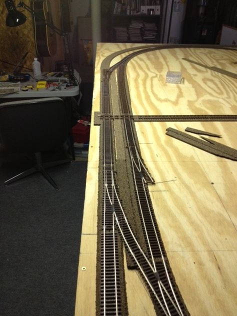 Model Train Layouts Oo Gauge, Ho Train Layouts 4x8, Hornby Trains Layouts, Model Railway Track Plans Oo Gauge, 4x8 Ho Train Layout Ideas, N Scale Model Train Layouts, Train Table Layout, Lionel Trains Layout, Model Trains Ho Scale