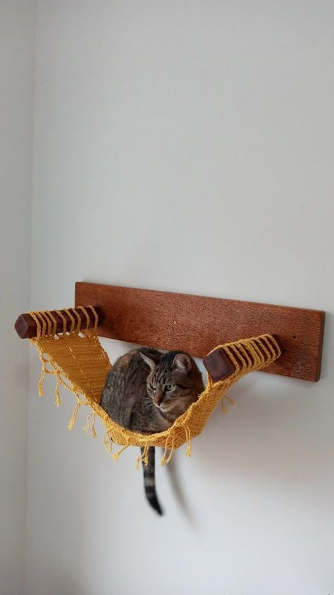 Wood And Crochet, Boho Cat Room, Cat Obstacle Course Home, Crochet Cat Hammock, Cat Playground Diy, Cat Diy Crafts, Kat Diy, Chat Diy, Homemade Cat Toys