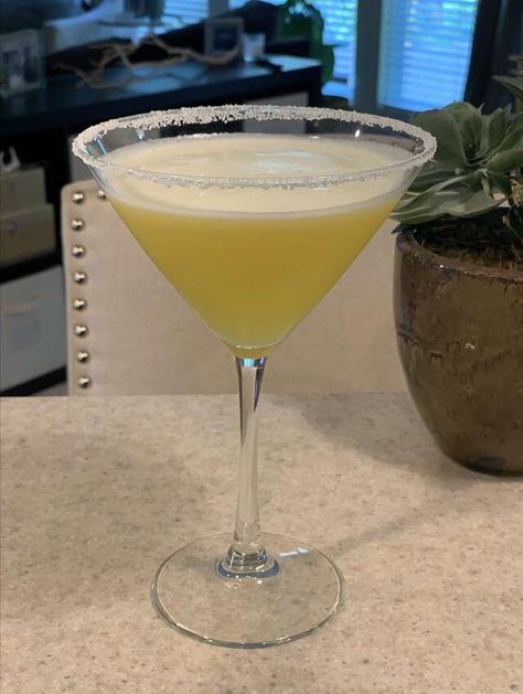 Pineapple Martini | Allrecipes Pineapple Martini Vodka, Fun Martini Recipes, Pineapple Martini Recipes, Pineapple Martini, Summer Rum Cocktails, Aperitif Drinks, Lavender Martini, Martini Recipes Vodka, Pineapple Drink