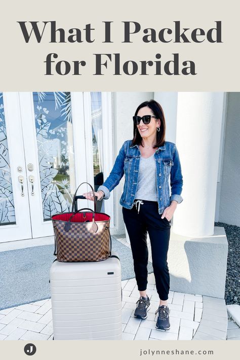 Womens Florida Outfits, Beach Winter Outfit Casual, What To Pack For Spring Break In Florida, What To Pack For A Week Trip To Florida, Florida Vacation Outfits 2023, Outfit For Florida Vacation, Rainy Florida Outfit, Destin Florida Outfits Summer, Winter In Florida Outfits What To Wear