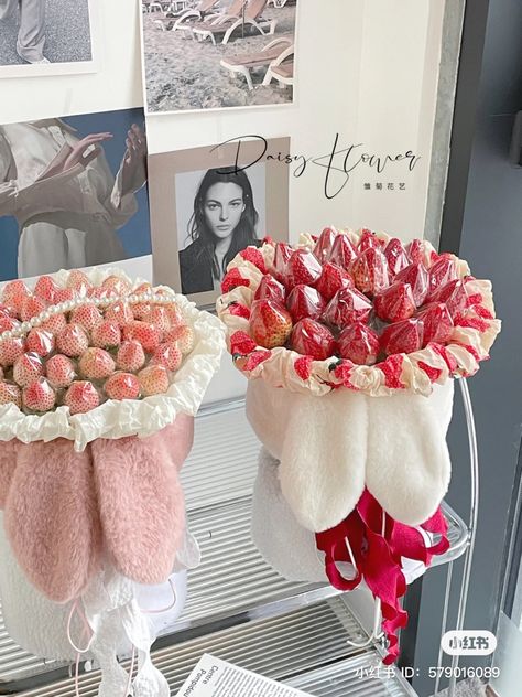 Snacks Bouquet, Fruit Bouquet, Food Bouquet, Fruit Decor, Fairy Wallpaper, Boquette Flowers, Bf Gifts, Flower Boutique, Gift Inspo