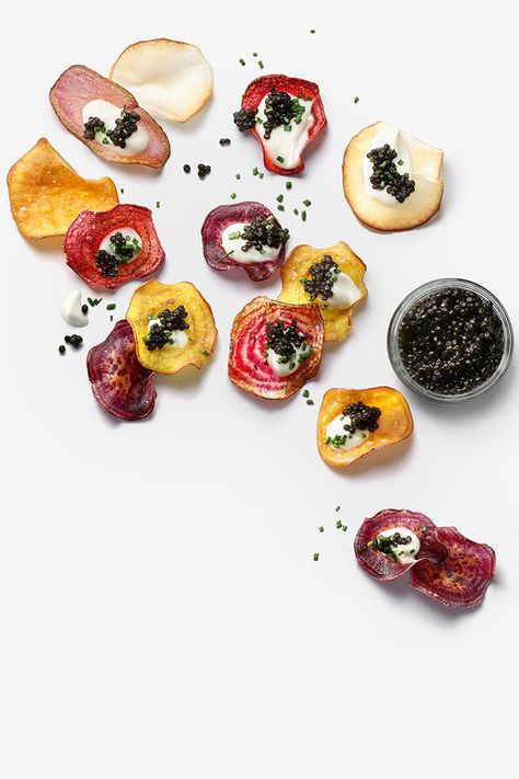 Event Food Ideas Appetizers, Caviar Finger Food, Chips And Caviar, Caviar And Potato Chips, Caviar Snacks, Caviar Serving Ideas, Caviar Toast, Upscale Appetizers, Caviar Service