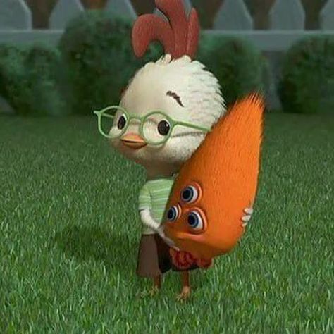 Chicken Little Pfp, Chicken Little Disney, Weird Looking Animals, Chicken Little, Nurse Art, Beautiful Wallpapers For Iphone, Monkey Pictures, Bow Wallpaper, Silly Cats Pictures