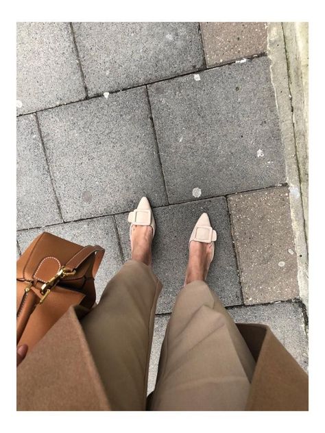 Maysale Mule, Manolo Blahnik Mules, Manolo Blahnik Maysale, Mules Outfit, Everyday Heels, Chique Outfit, Mule Heels, Manolo Blahnik Heels, Fashion Heels