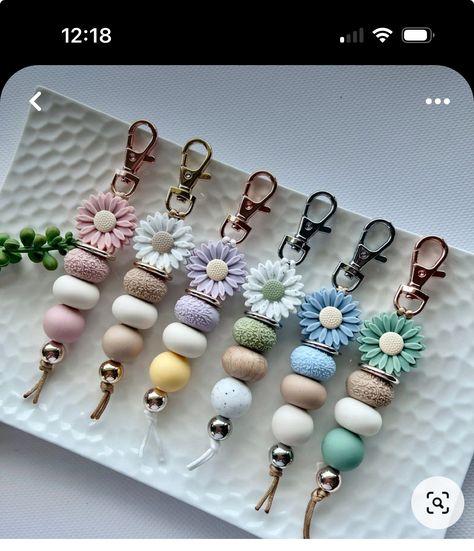 Silicone Bead Storage Ideas, Silicone Beads Ideas, Bead Storage Ideas, Bead Decorations, Bead Projects, Bead Storage, Jewelry Making Tutorials, Beaded Keychains, Key Fobs