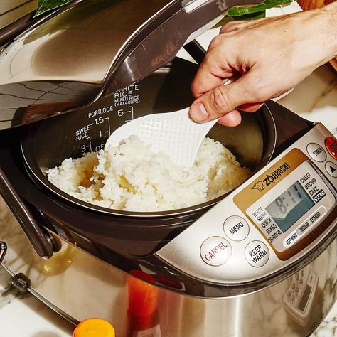 Why the Zojirushi Rice Cooker Is the Unofficial Appliance of the BA Test Kitchen | Bon Appétit Rice In Slow Cooker, Zojirushi Rice Cooker, Best Rice Cooker, Bowl Meals, Rice Cooker Recipes, Plant Paradox, Rice Porridge, Rice Cookers, Happy Kitchen