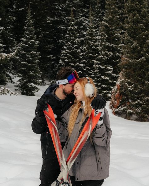 Ok I’ve been having so much fun in the snow lately! Skiing and cute photos?? I’m such a fan. #utahphotographer #idahophotographer #Idswedding #Idsweddingphotographer #utahweddingphotographer #idahoweddingphotographer #familyphotography #familyphotos #maternityphotography #maternityshoot #engagement #engagementphotos #engagements #portraitphotography #coupleshoot #couplesphotography #utah #utahwedding #travelingphotographer #elopement #elopmentphotographer #bride #2024bride #utahbride #bride... Skiing Engagement Photos, Ski Engagement, Engagement Aesthetic, Ski Bums, Fun In The Snow, Utah Bride, Styled Wedding Shooting, Houston Wedding Photographer, Ski Fashion