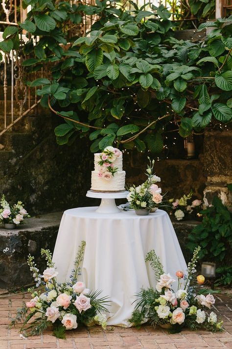 Sarah & Luke — Bella Bloom Maui Cake Table Flower Arrangements, Dessert Table Flowers, Cake Table Flowers, Nikah Decor, Sarah White, Table Flower Arrangements, Wedding Colours, Cake Table Decorations, Wedding Cake Table