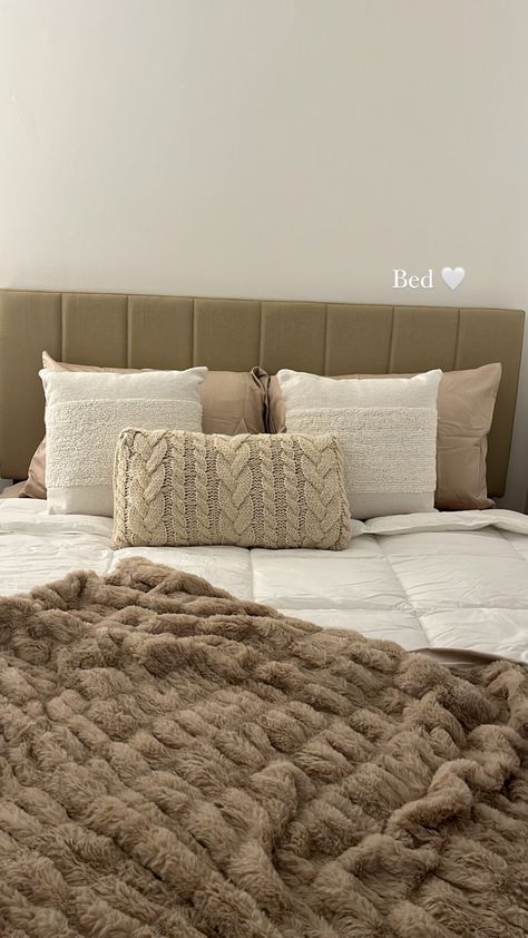 Beige Bed Covers Aesthetic, Oatmeal Room Aesthetic, White Brown And Gold Bedroom, Beige And Brown Bedroom Ideas Cozy, Neutral Bedroom Brown, Bed Inspo Aesthetic Bedding & Blankets, Beige And Gold Bedroom Ideas, Beige Bed Aesthetic, Beige Bed Frame Bedroom Ideas