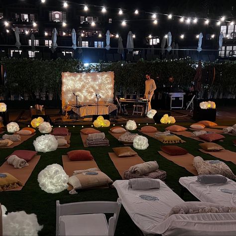 An outdoor evening concert with a bed as a stage and a keyboard on the side, surrounded by yoga mats, blankets, pillows and handmade lanterns that look like clouds. Yoga Event Ideas, Faux Clouds, Rest Ideas, Yoga Event, Lullaby Club, Night Yoga, Diy Lantern, College Event, Yoga Themes