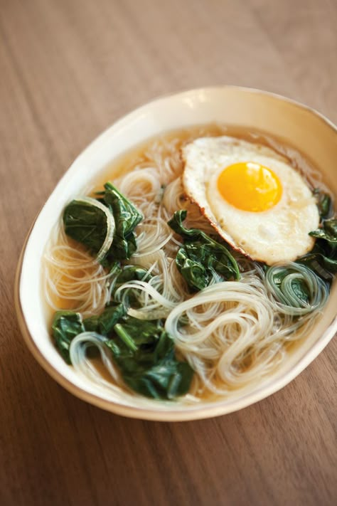 From Vietnamese Pho to Japanese Miso, this collection of noodle soups is comfort food at its best. Vermicelli Soup, Spinach Noodles, Fried Eggs, Noodle Bowl, Think Food, Recipe Roundup, An Egg, Fried Egg, Noodle Soup