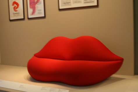 Lips couch. Classic. Lip Couch, Love Couch, Red Lip, Retro Home, Egg Chair, Red Lips, Interior Accessories, Chaise Lounge, Bean Bag Chair