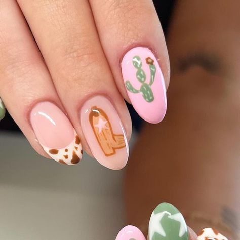 Cow Girl Nails Acrylic, Nail Ideas Designs Simple, Nail Inspo Country, Cute Cowgirl Nails, Cowgirl Acrylic Nails, Yeehaw Nails, Nails With Cactus, Short Almond Nude Nails, Cowboy Hat Nails