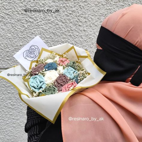 Why gift flowers that fade when you can give a bouquet that lasts? 🌸✨ Our Hijab Bouquet is a perfect blend of elegance and utility, featuring 6 premium hijabs beautifully arranged like a blooming masterpiece. Each hijab symbolizes grace, thoughtfulness, and timeless beauty—just like the person you’re gifting it to. A gift that speaks volumes without saying a word! ✨ Note: Please do not copy or share this content without permission. Follow @resinaro_by_ak for more creative updates! . . . (... Hijab Bouquet, Gift Flowers, A Word, Flower Gift, Timeless Beauty, Gift Ideas, Flowers, Gifts, Beauty