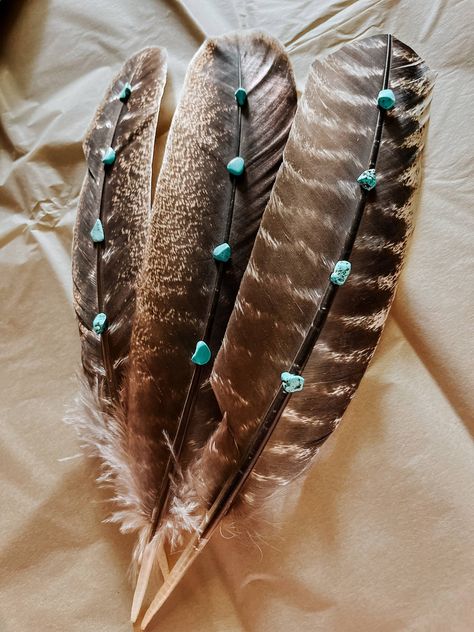 Turquoise Studded Turkey Feather – Cares & Whoas Painted Turkey Feathers, Taxidermy Shop Ideas, Smudge Feathers Diy, Bird Feathers Craft, Feather Decoration Ideas, Duck Feather Decor, Turkey Feather Crafts, Turkey Feather Decor, Western Crafts Diy