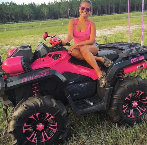 Pink 4 Wheeler Atv, Mud Riding Outfit, Pink 4 Wheeler, Pink Four Wheeler, Country Girl Aesthetic, Atv Four Wheelers, Country Trucks, Outfit Sporty, Big Girl Toys