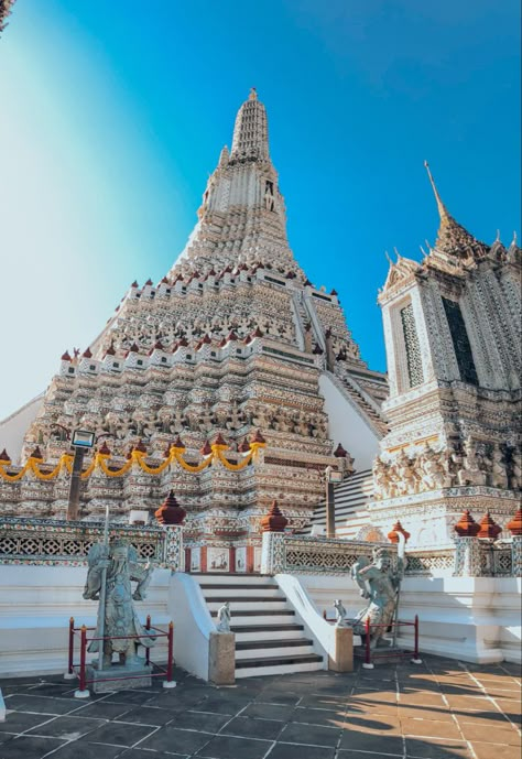 Thailand Aesthetic City, Wat Arun Bangkok Outfit, Bangkok Outfit, Wat Arun Bangkok, Thailand Places, Thailand Outfit, Wat Arun, Bangkok Travel, Ancient Buildings