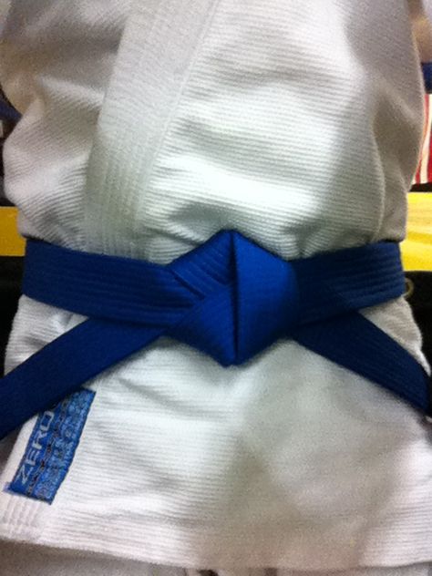 I WILL get my bjj blue belt this year. Blue Belt Karate, Blue Belt Taekwondo, Bjj Blue Belt, Kung Fu Belts, Bjj Aesthetic, Blue Belt Bjj, Blue Belt Jiu Jitsu, Judo Belt, Bjj Girl