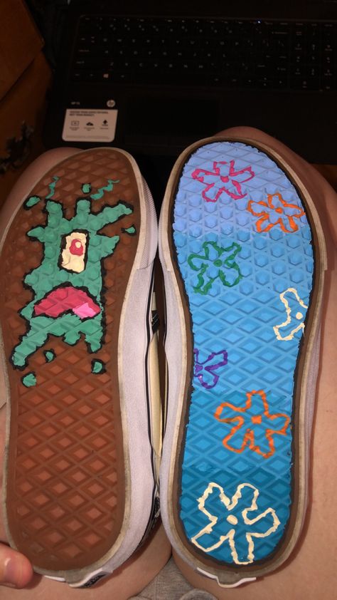 Things To Paint On Shoes Easy, Things To Draw On Your Shoes Vans, Custom Shoe Painting, Shoes Diy Painted, Shoes Art Painted, Things To Paint On The Bottom Of Shoes, Bottom Of Shoe Drawing, Painting On Vans Shoes, Painting On Shoes Converse