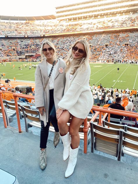 college football gameday outfit Sec Football Game Day Outfit Cold, Warm Gameday Outfit, Vols Football Game Outfit, Leather Pants Game Day Outfit, Utk Game Outfits, Southern Football Game Outfit, Ut Football Game Outfit, Footy Outfits, College Gameday Outfits Cold