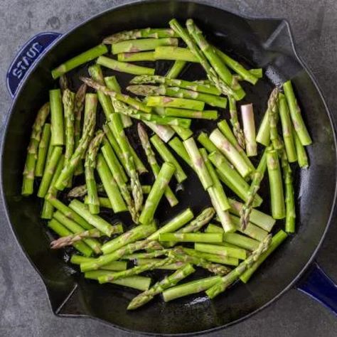 Snow Peas Recipe, Sugar Snap Pea Recipe, Snap Peas Recipe, Sauteed Asparagus, Best Ina Garten Recipes, Spring Side Dishes, Saute Asparagus, Peas Recipe, Quick Side Dishes