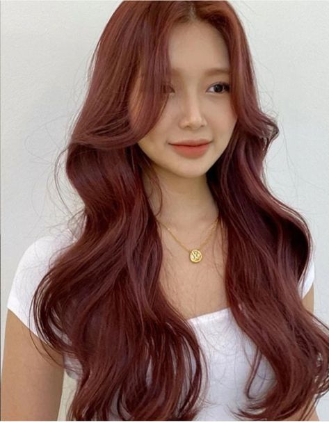 Copper Hair Asian Women, Hair Color Inspiration For Asian, Red Brown Hair Color Asian, Asian Dark Red Hair, Dark Cherry Red Hair Asian, Korean Red Brown Hair Color, Tangerine Brown Hair Color Korean, Asian Red Hair, Flowy Hair