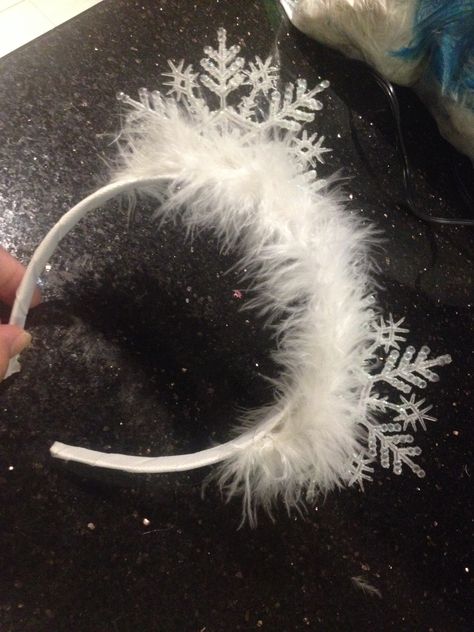 Snowflakes headband Cute Christmas Headbands, Diy Christmas Headband Kids, Diy Holiday Headbands, Christmas Headpiece Diy, Snowflake Costume Kids, Diy Christmas Hair Accessories, Snow Headband, Xmas Headbands, Christmas Headband Diy