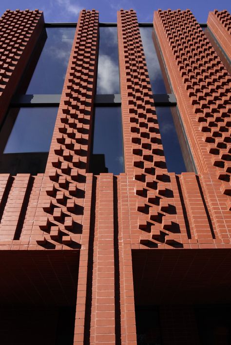 Gallery of Center for Jewish Life at Drexel University / Stanley Saitowitz | Natoma Architects - 13 Drexel University, Brick Columns, Architecture Structure, Brick Detail, Brick Construction, Brick Art, Brick Masonry, Brick Pattern, Brick Exterior House