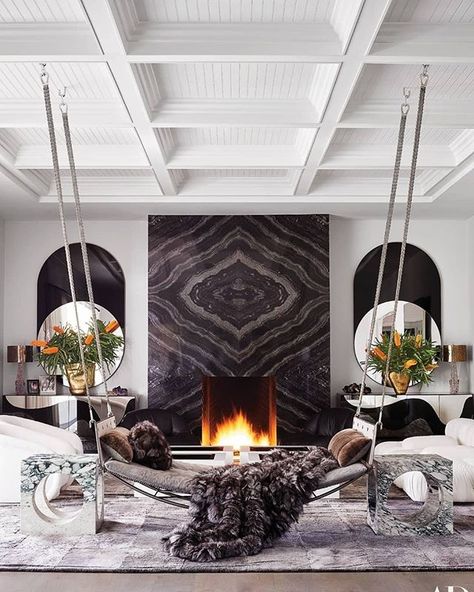 Best Interior Designers en Instagram: “Take a look at this beautiful and cozy #livingroom at @kyliejenner house! Design by @martynbullard . . #bestinteriordeisgners…” Martyn Lawrence Bullard Design, Kylie Jenner House, Kylie Jenner Fotos, Martyn Lawrence Bullard, Jenner House, Manhattan Nyc, The Simple Life, Glam Room, Kris Jenner