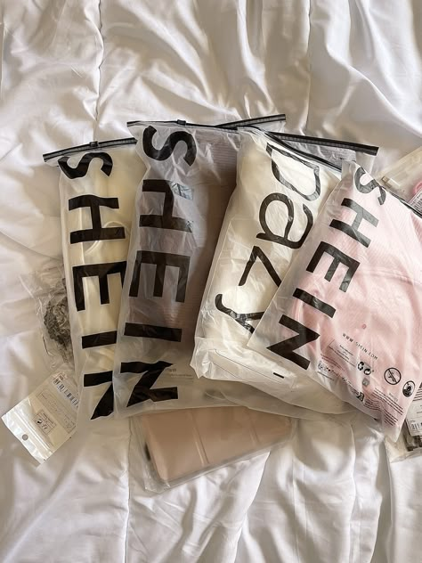 SHEIN haul 🎀🩷 Shein Order Aesthetic, Shein Packaging Aesthetic, Shein Haul Aesthetic, Parcel Aesthetic, Shein Package, Haul Aesthetic, November Dump, Ideas For My Birthday, Shein Shopping