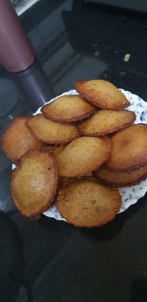 Traditional Kerala sweet snack😋 Kerala Sweets, Kerala Snacks, Sweet Snacks, Pretzel Bites, Kerala, Cooking Recipes, Bread, Snacks, Quick Saves