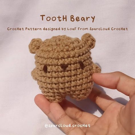 https://www.instagram.com/p/CcNnZavPNcY/?igshid=MDJmNzVkMjY= Ribblr Free Pattern, Cute Small Crochet, Crochet Tooth, Unique Tools, Crochet Bear Patterns, Kawaii Crochet, Fun Crochet Projects, Crochet Diy, Crochet Lovers