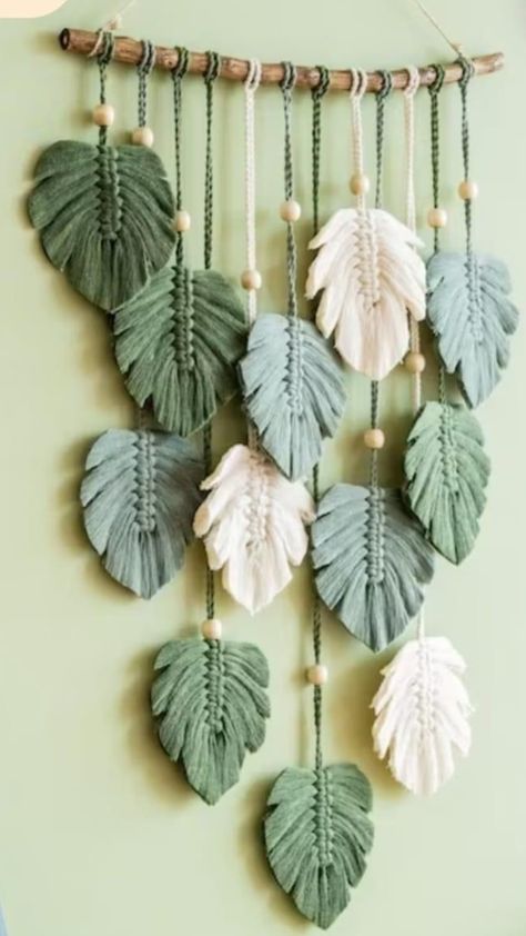 Macrame Feathers, Boho Crafts Diy, Macrame Wall Hanging Diy, Macrame Wall Hanging Patterns, Diy Plant Hanger, Craft Room Decor, Wall Hanging Diy, Macrame Patterns Tutorials, Macrame Wall Art