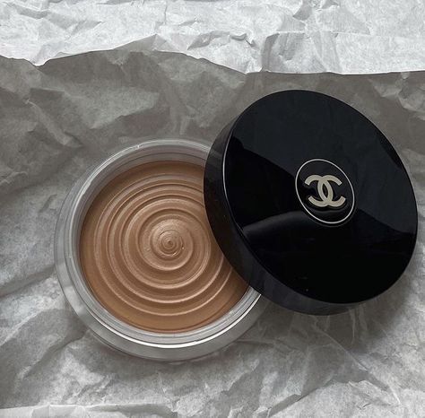 Channel Makeup, Best Bronzer, Bronzer Makeup, Makeup List, Makeup Is Life, Chanel Makeup, Body Makeup, Contour Makeup, Makeup Items